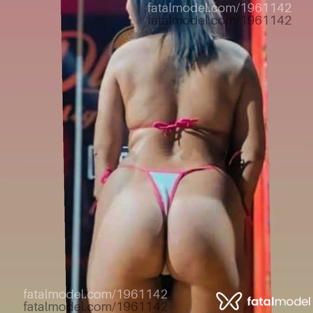 Acompanhante mulher loira (o) de olhos pretos - Giovanna Alencar