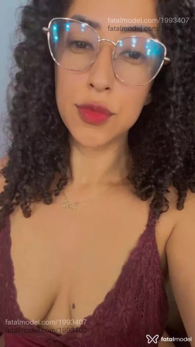 Acompanhante mulher com cabelo castanho de olhos castanhos em Virtual - Sol