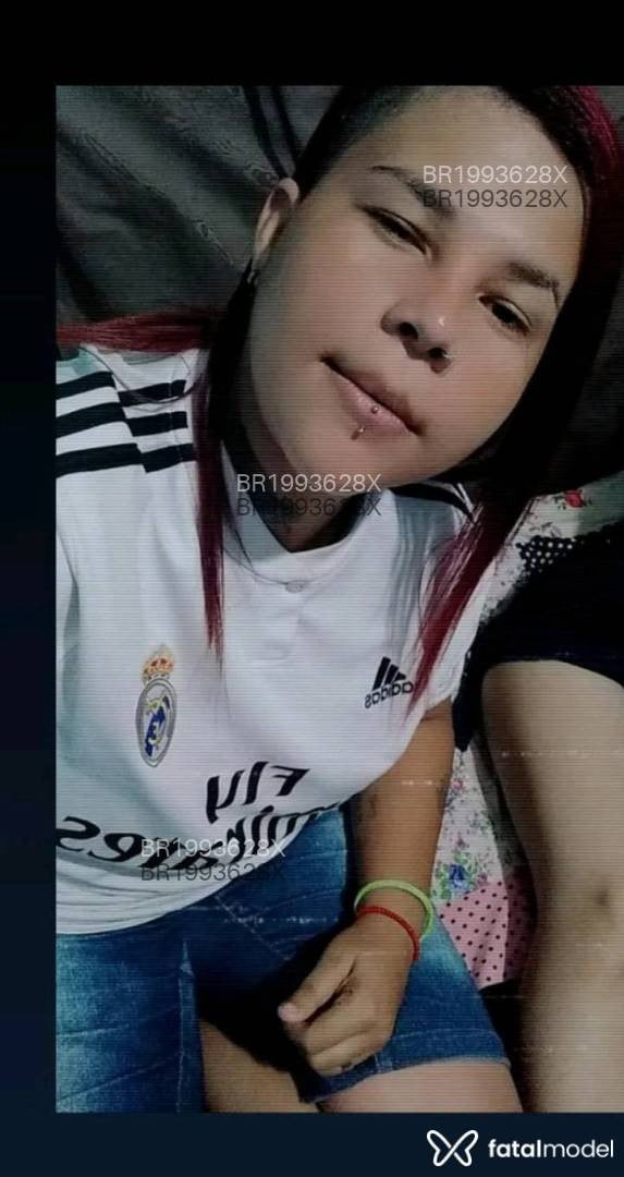 Acompanhante não-binário com cabelo colorido de olhos castanhos em Porto Velho - Branquinhadllax