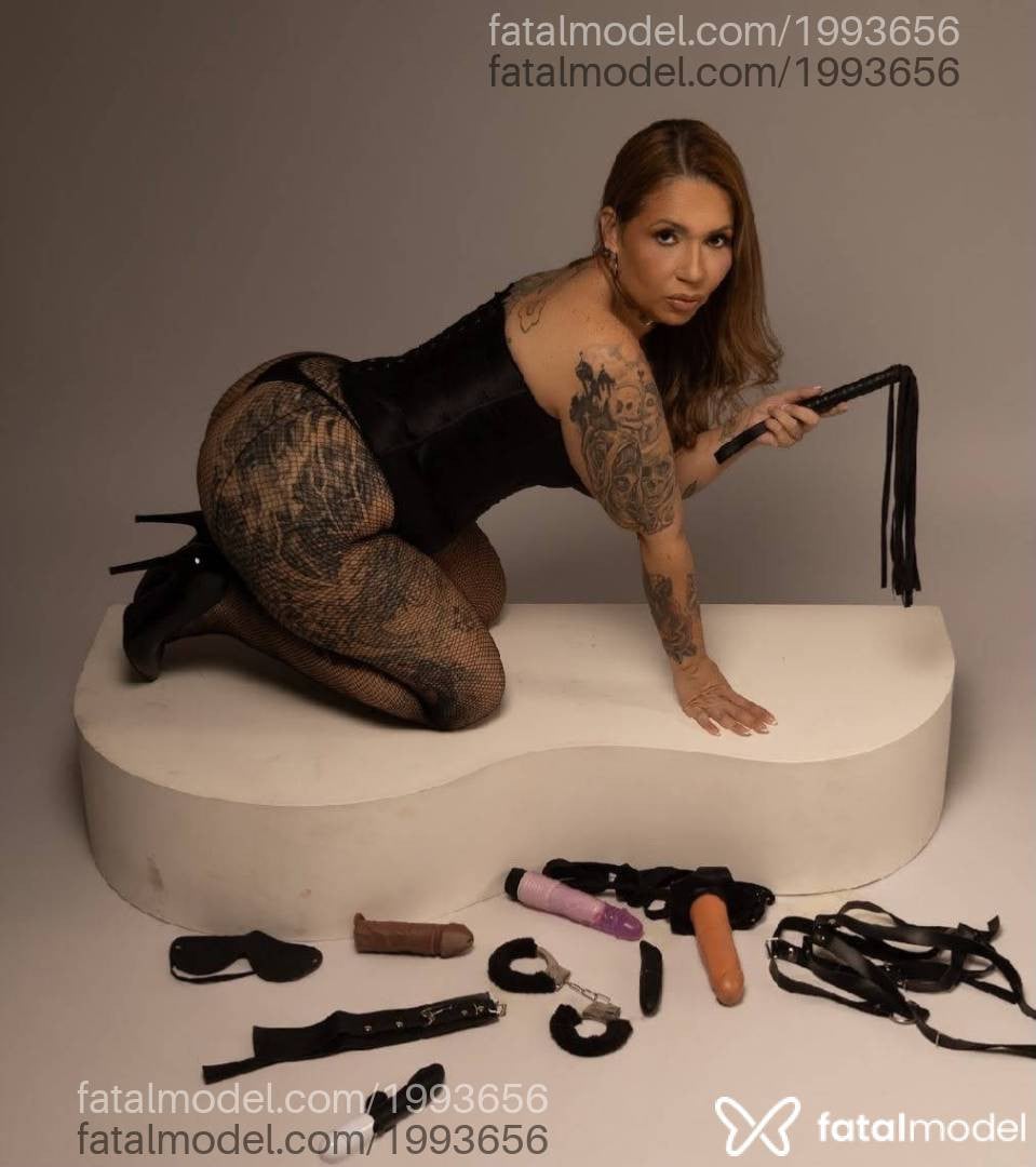 Acompanhante mulher loira (o) de olhos mel - Nanda Fernandes