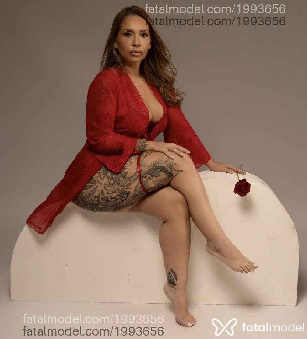 Acompanhante mulher loira (o) de olhos mel - Nanda Fernandes