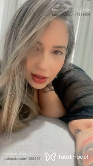 Acompanhante mulher loira (o) de olhos mel - Nanda Fernandes