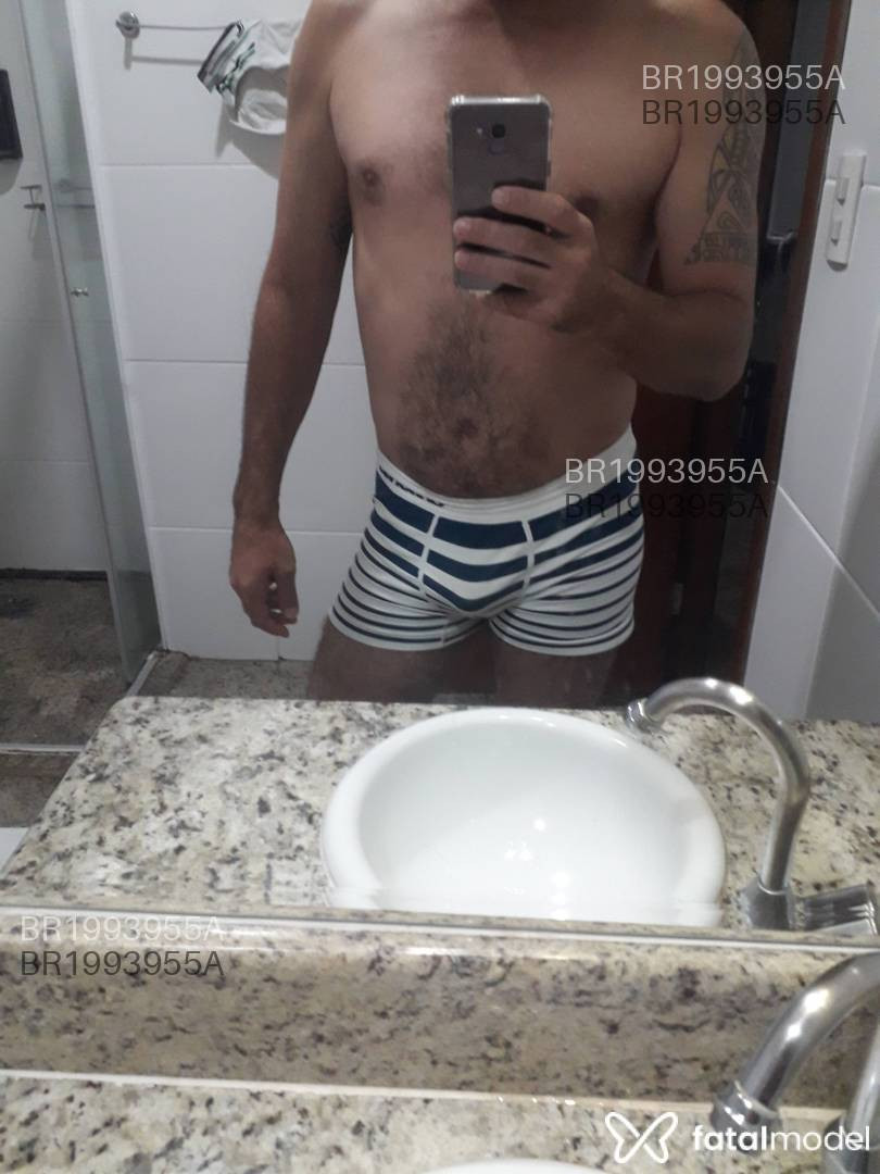 Acompanhante homem com cabelo castanho de olhos verdes - Edu Mendes Acompanhante homem com cabelo castanho de olhos verdes - Edu Mendes