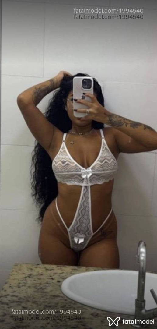 Acompanhante mulher morena (o) de olhos pretos - Tiffany Bermaneli