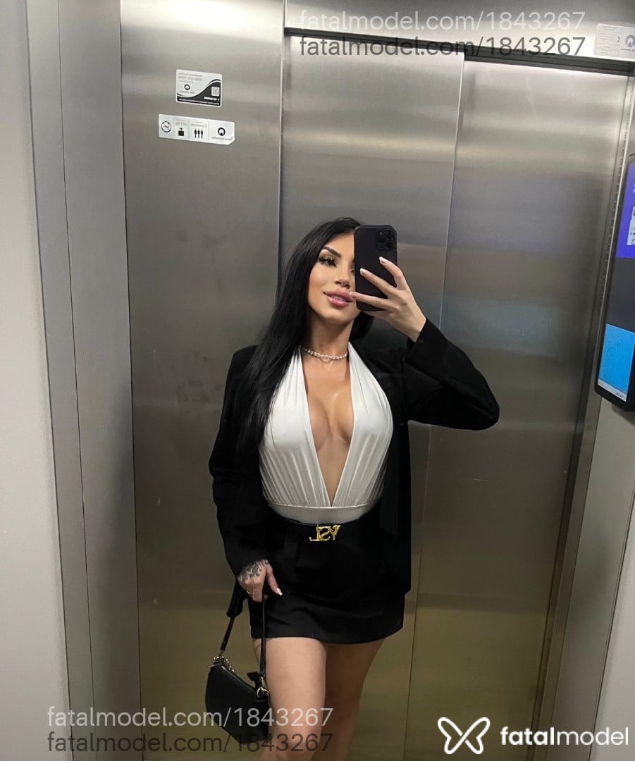 Acompanhante mulher morena (o) de olhos mel em Curitiba - Virgínia