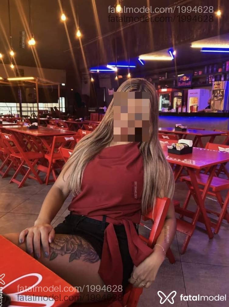 Acompanhante mulher loira (o) de olhos castanhos - Larissa Soares