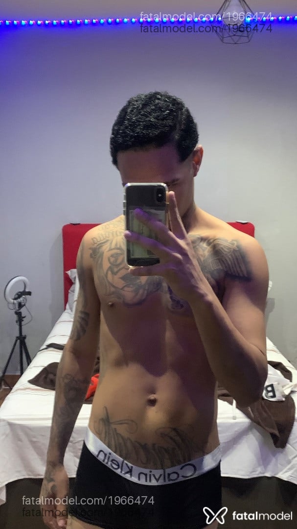 Acompanhante homem morena (o) de olhos castanhos - Novinhotatuado Acompanhante homem morena (o) de olhos castanhos - Novinhotatuado