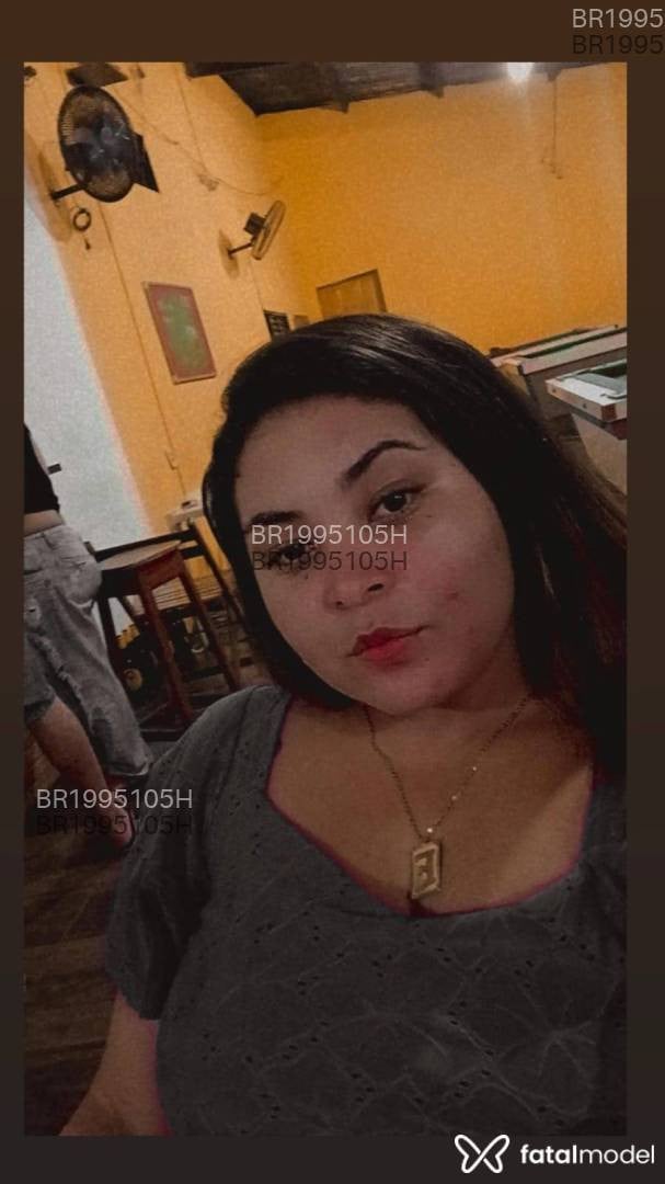 Acompanhante mulher com cabelo castanho de olhos castanhos - Valentina