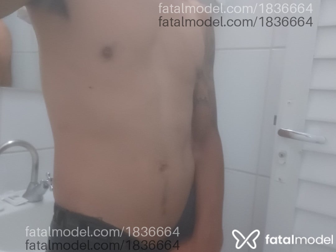 Acompanhante homem morena (o) de olhos castanhos em Balneário Camboriú - Rodrigo