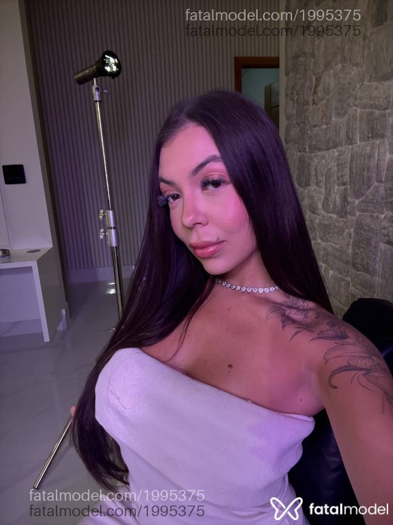 Acompanhante mulher com cabelo castanho de olhos mel em São Paulo - Laís Biancatti