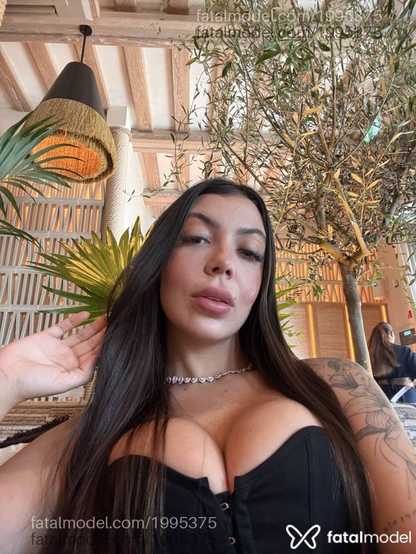Acompanhante mulher com cabelo castanho de olhos mel - Laís Biancatti Acompanhante mulher com cabelo castanho de olhos mel - Laís Biancatti