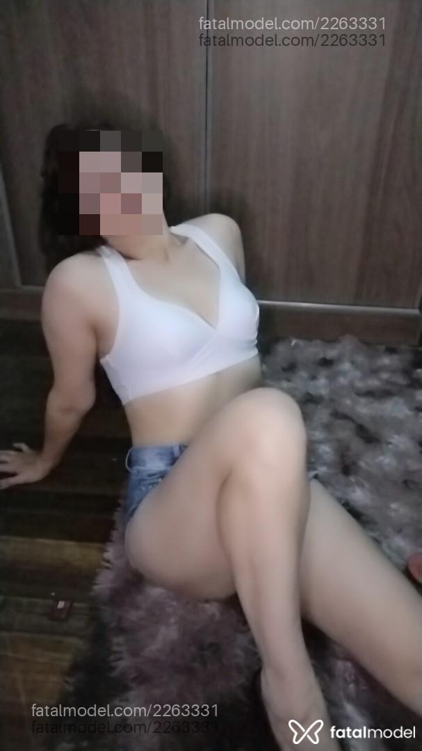 Acompanhante mulher com cabelo castanho de olhos castanhos - Clara Beatriz Acompanhante mulher com cabelo castanho de olhos castanhos - Clara Beatriz