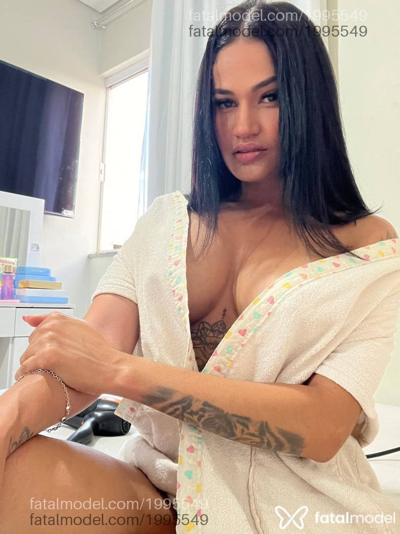 Acompanhante mulher morena (o) de olhos castanhos - Bia Oliveira