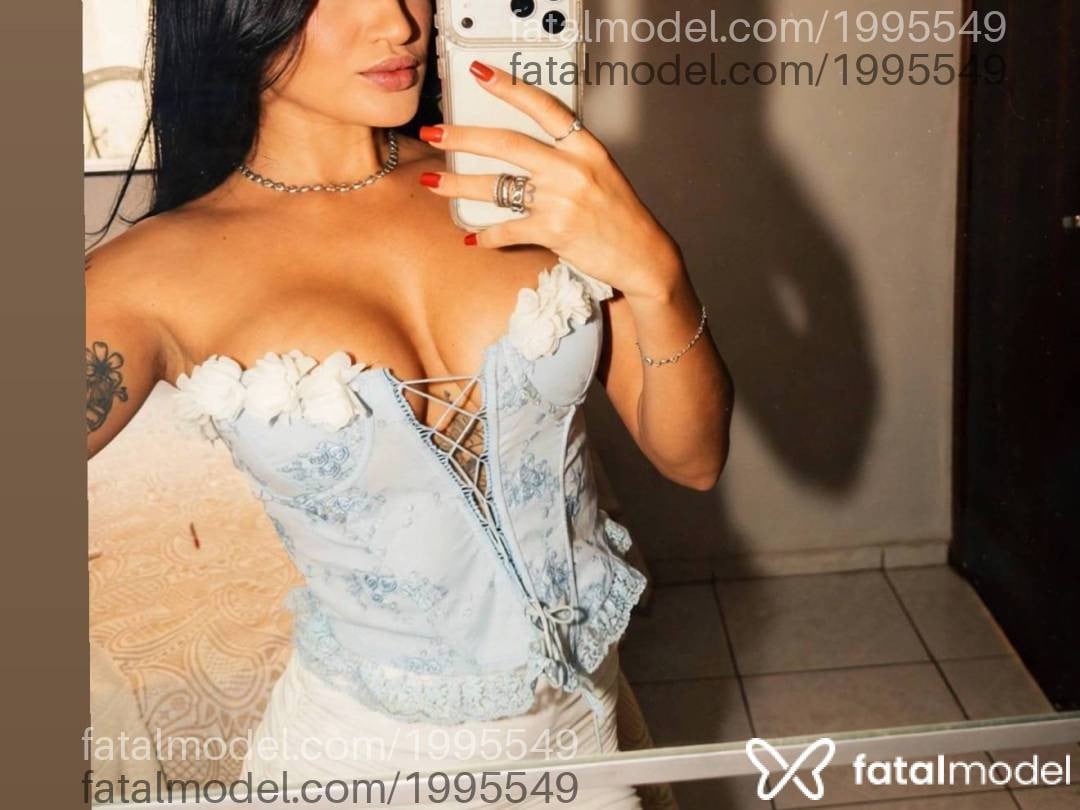 Acompanhante mulher morena (o) de olhos castanhos - Bia Oliveira