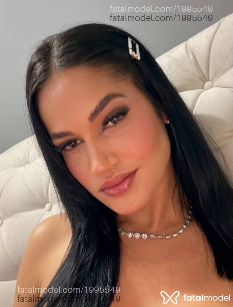 Acompanhante mulher morena (o) de olhos castanhos - Bia Oliveira