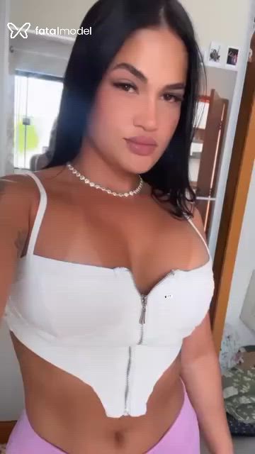 Acompanhante mulher morena (o) de olhos castanhos - Bia Oliveira