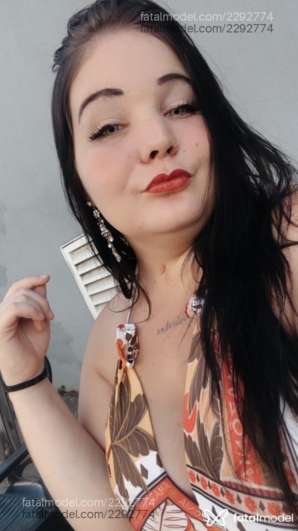 Acompanhante mulher ruiva (o) de olhos castanhos - Emilly Acompanhante mulher ruiva (o) de olhos castanhos - Emilly