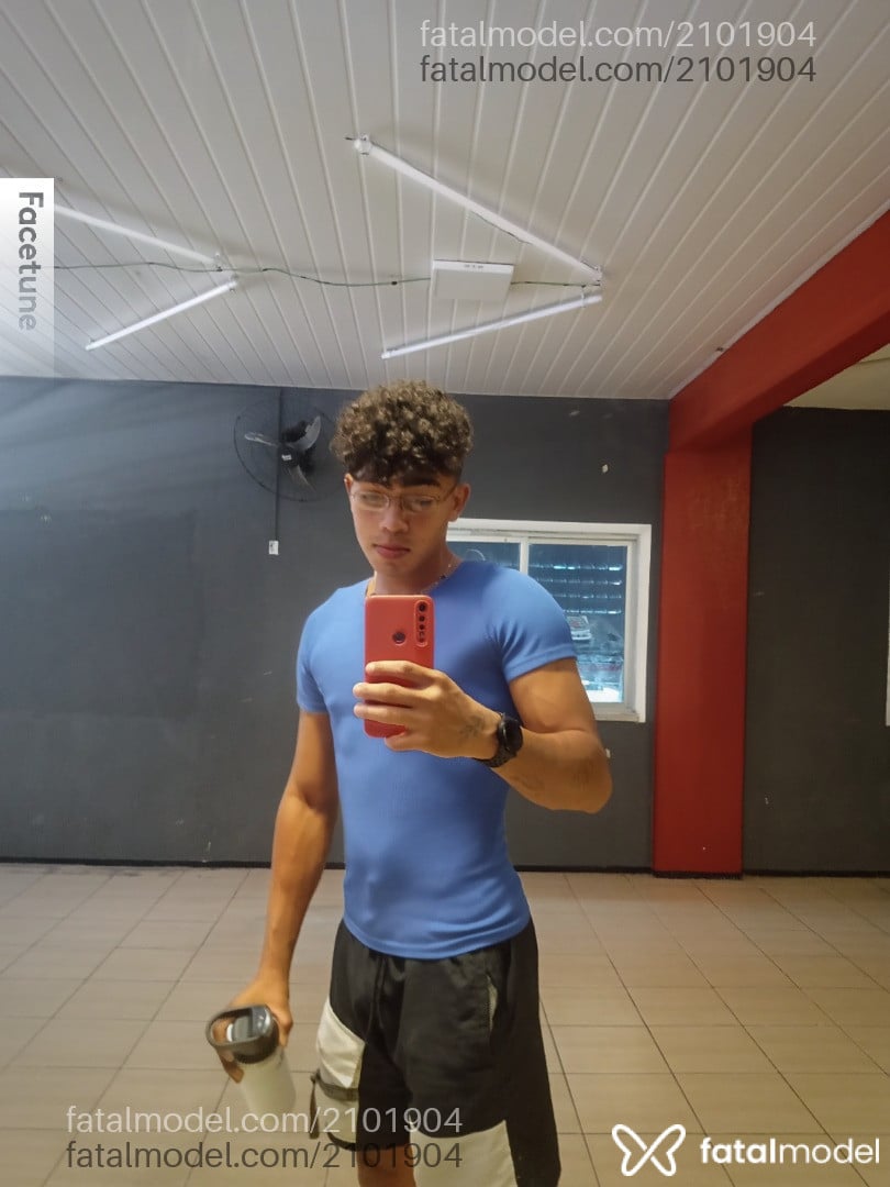 Acompanhante homem com cabelo castanho de olhos pretos em Fortaleza Acompanhante homem com cabelo castanho de olhos pretos em Fortaleza - Jhunpa