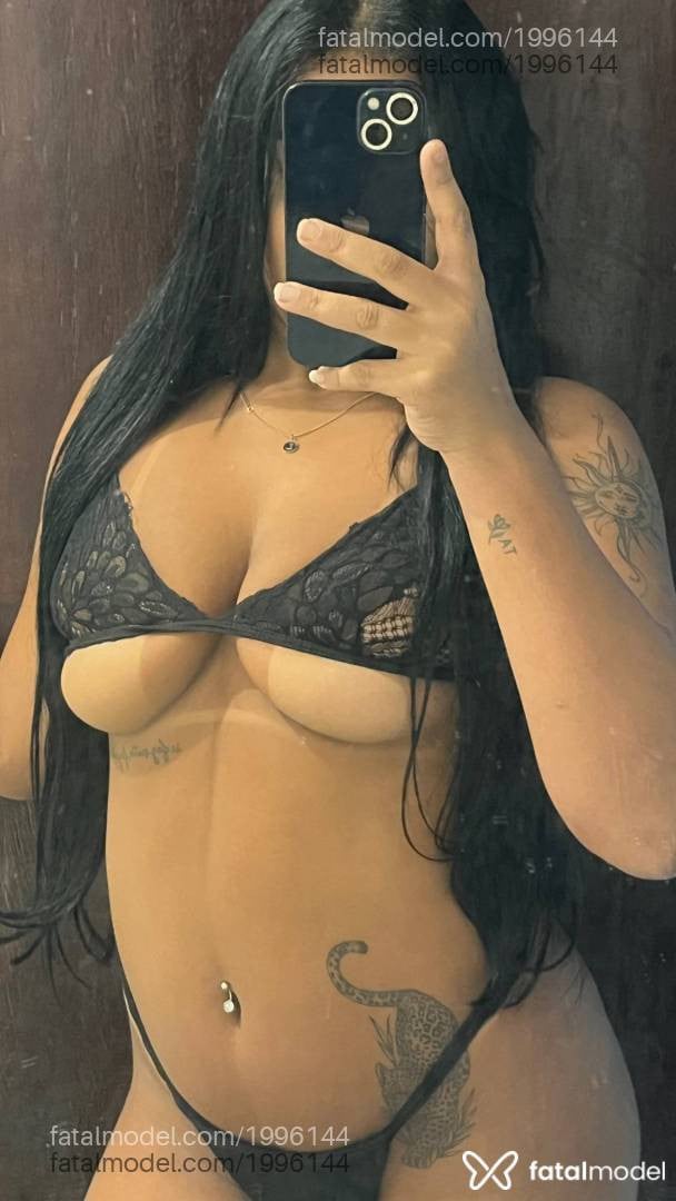 Acompanhante mulher com cabelo castanho de olhos castanhos - Kethellyn Amorim
