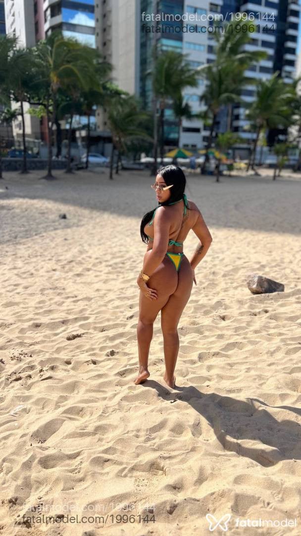 Acompanhante mulher com cabelo castanho de olhos castanhos - Kethellyn Amorim