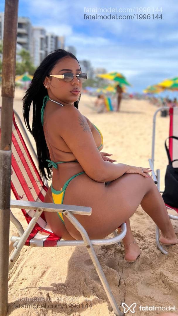 Acompanhante mulher com cabelo castanho de olhos castanhos - Kethellyn Amorim