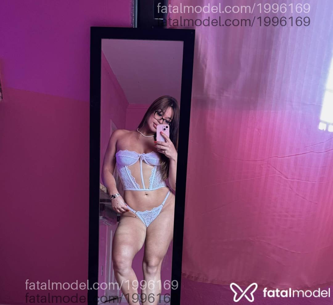 Acompanhante mulher com cabelo castanho de olhos castanhos em Ponta Grossa - Isabela Saad