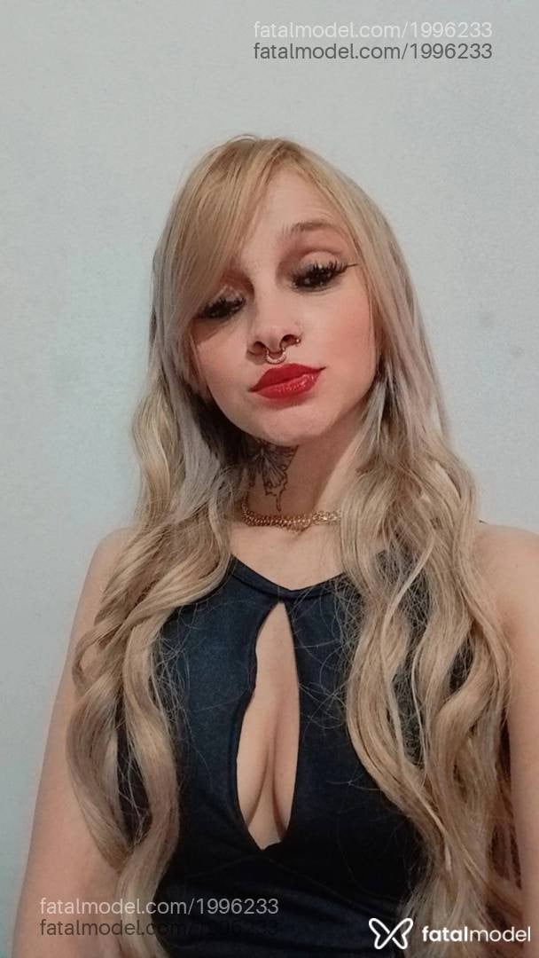 Acompanhante mulher loira (o) de olhos castanhos - May Myonzinha