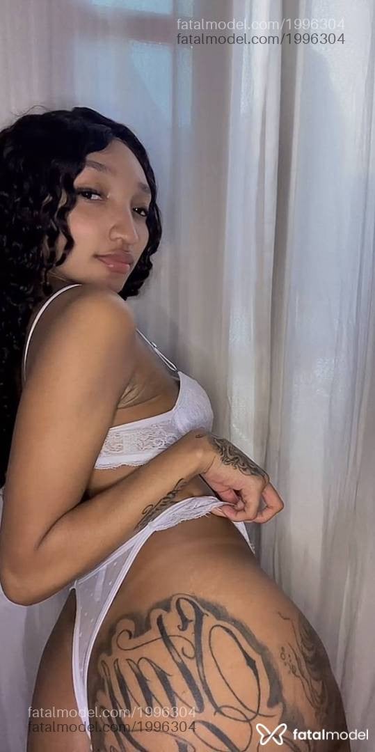 Acompanhante mulher morena (o) de olhos castanhos - Evellyn