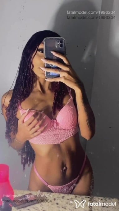 Acompanhante mulher morena (o) de olhos castanhos em Umuarama - Evellyn