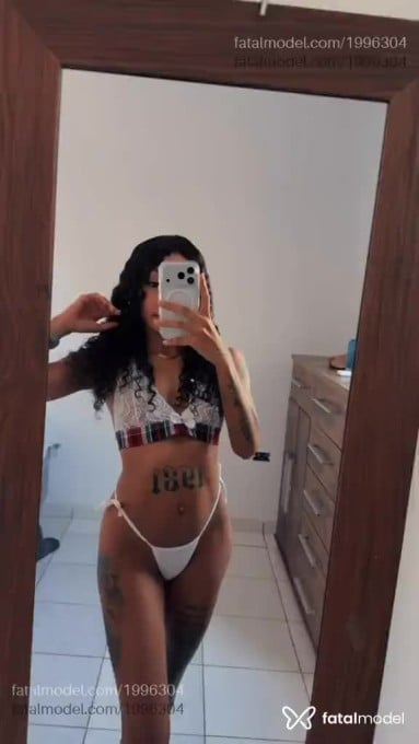 Acompanhante mulher morena (o) de olhos castanhos em Umuarama - Evellyn