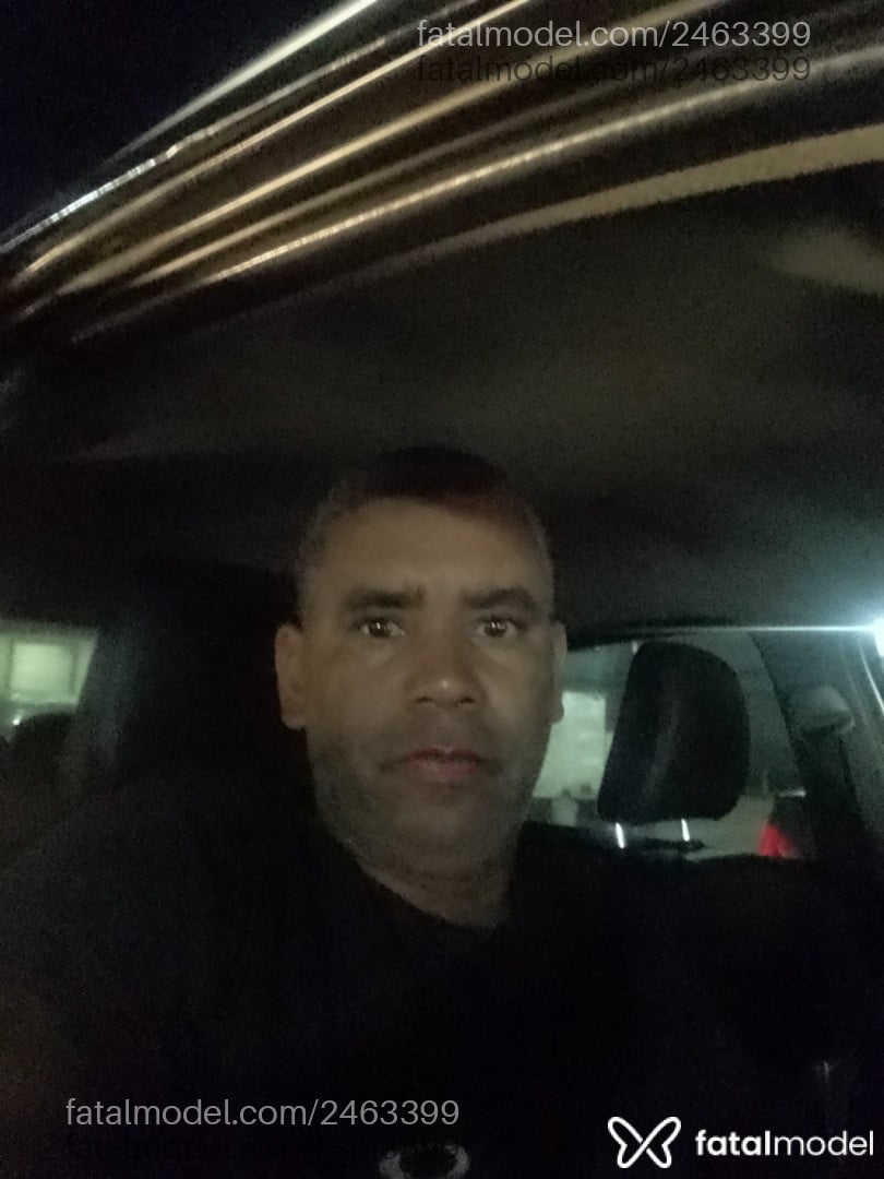Acompanhante homem com cabelo grisalho de olhos pretos em Rio de Janeiro - Brittes