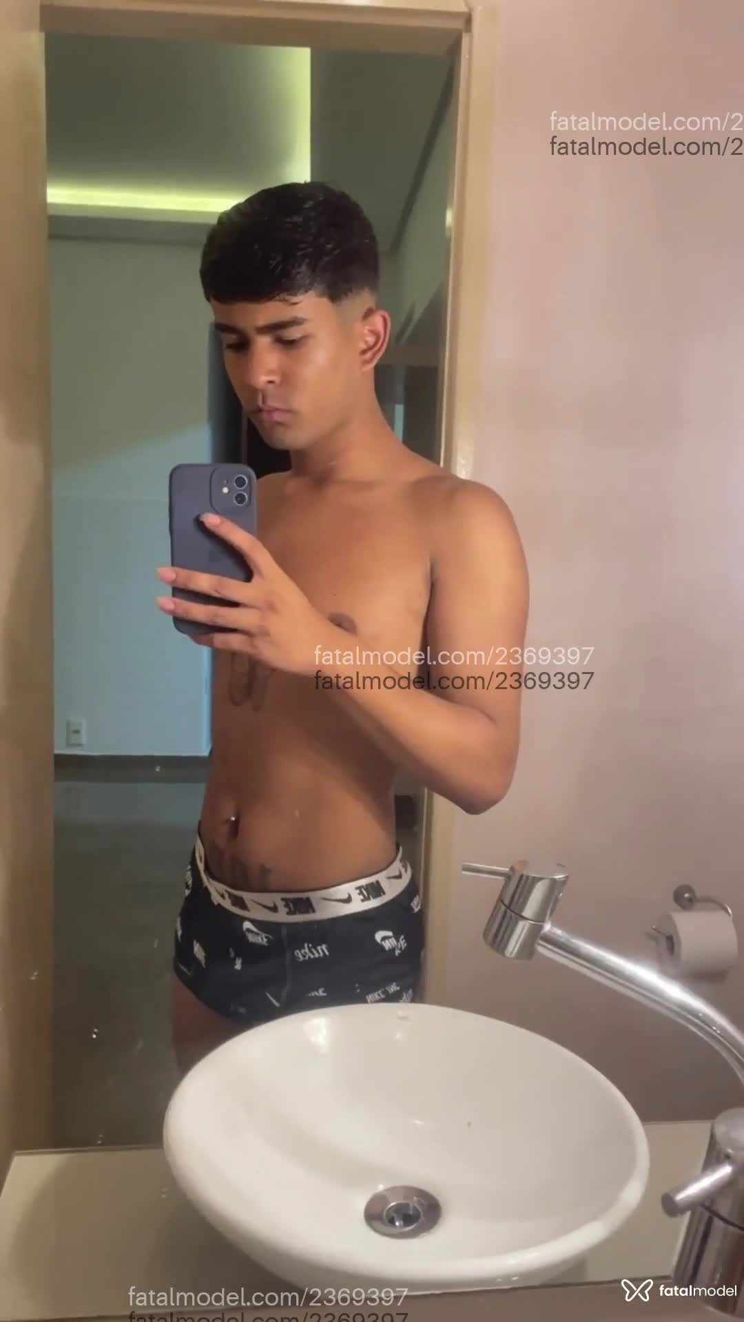 Acompanhante homem morena (o) de olhos pretos em Alvorada Acompanhante homem morena (o) de olhos pretos em Alvorada - Ezequiel