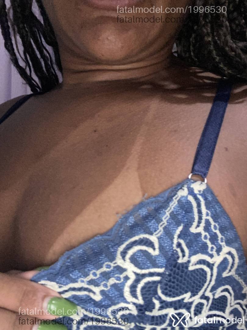 Acompanhante mulher trans morena (o) de olhos castanhos - Alana Silva