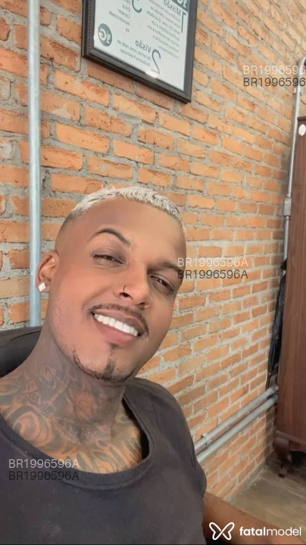 Acompanhante homem loira (o) de olhos pretos em São Paulo - Pretão