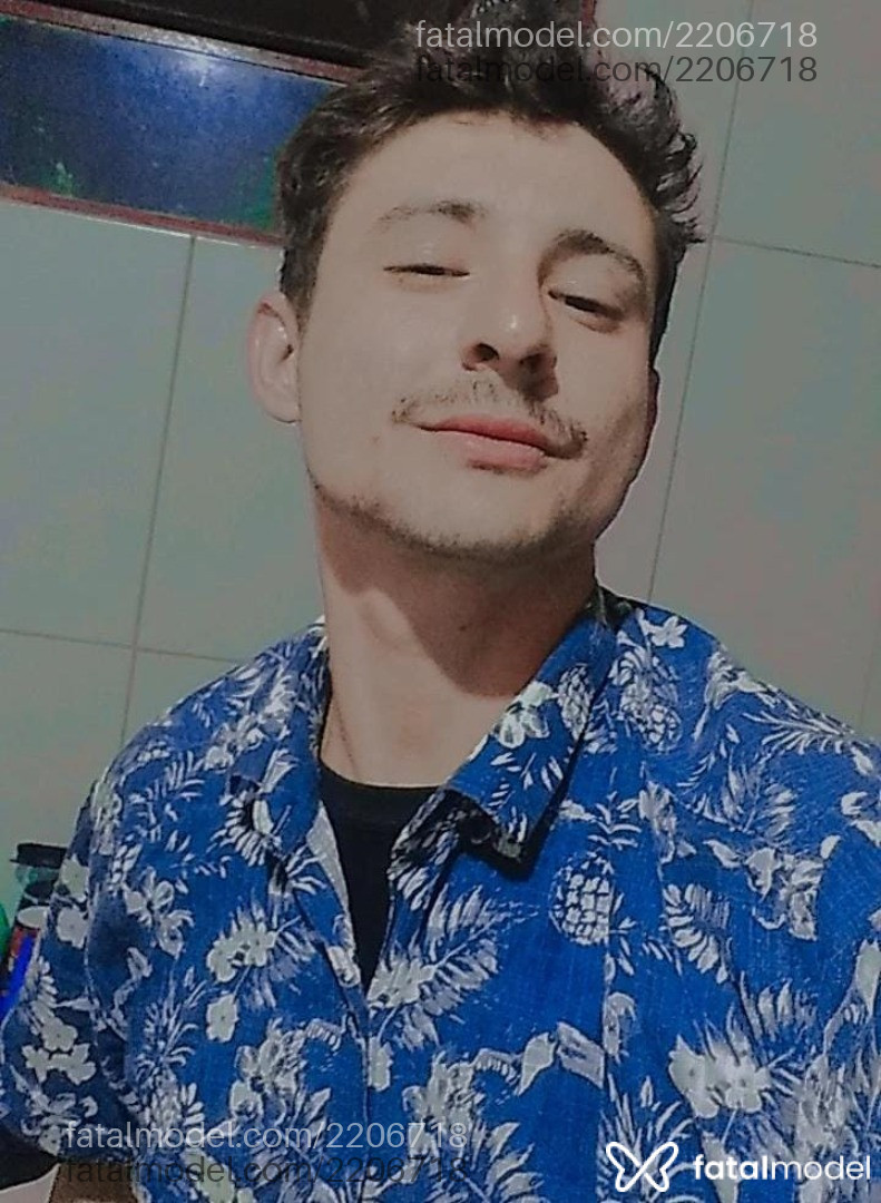 Acompanhante homem com cabelo castanho de olhos castanhos em Virtual - Eduardo