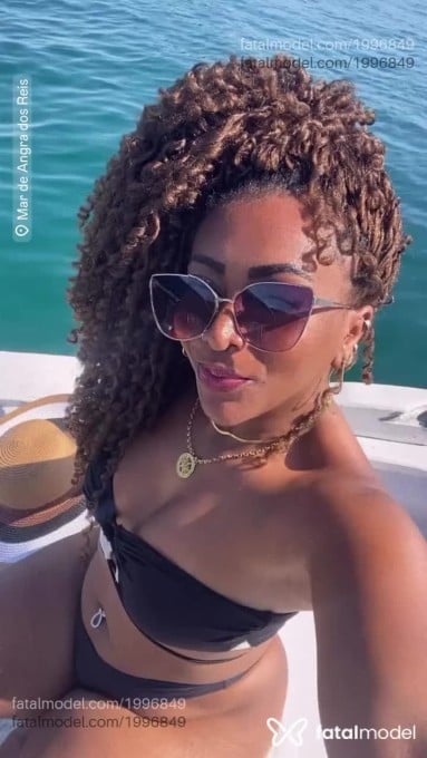Acompanhante mulher com cabelo castanho de olhos pretos - Cátia Becker Acompanhante mulher com cabelo castanho de olhos pretos - Cátia Becker