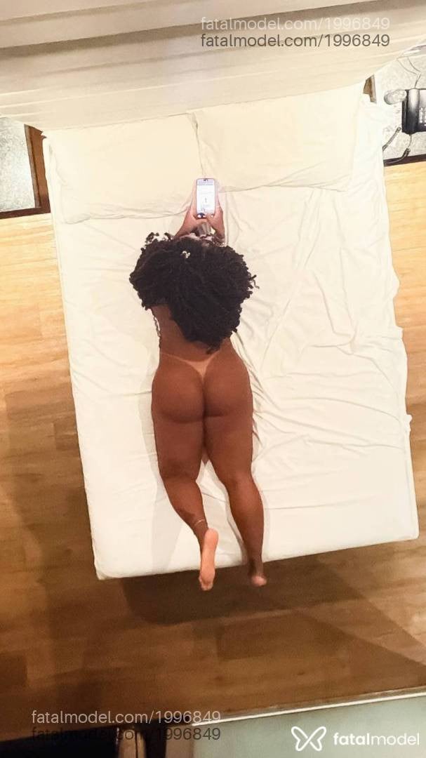 Acompanhante mulher com cabelo castanho de olhos pretos - Cátia Becker