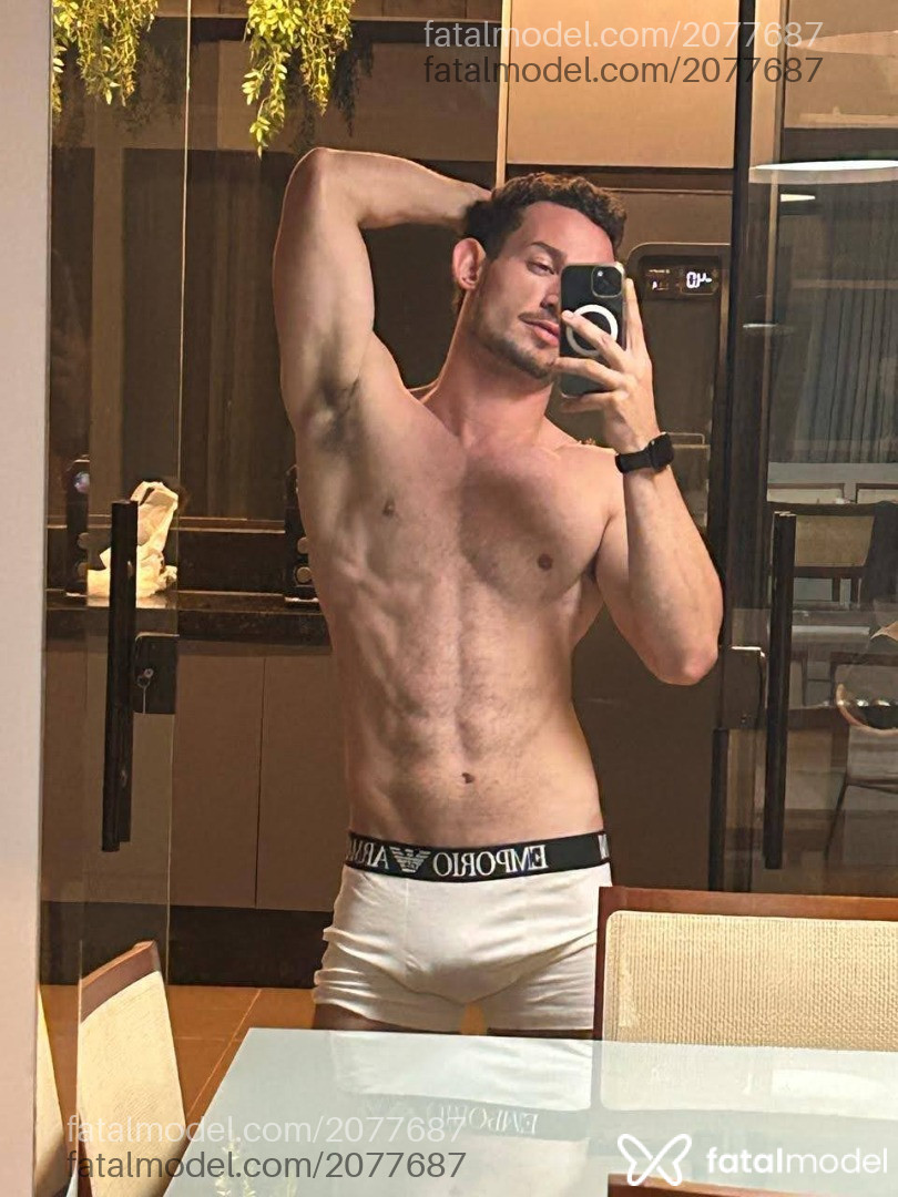 Acompanhante homem com cabelo castanho de olhos mel - Gael Lancasterr