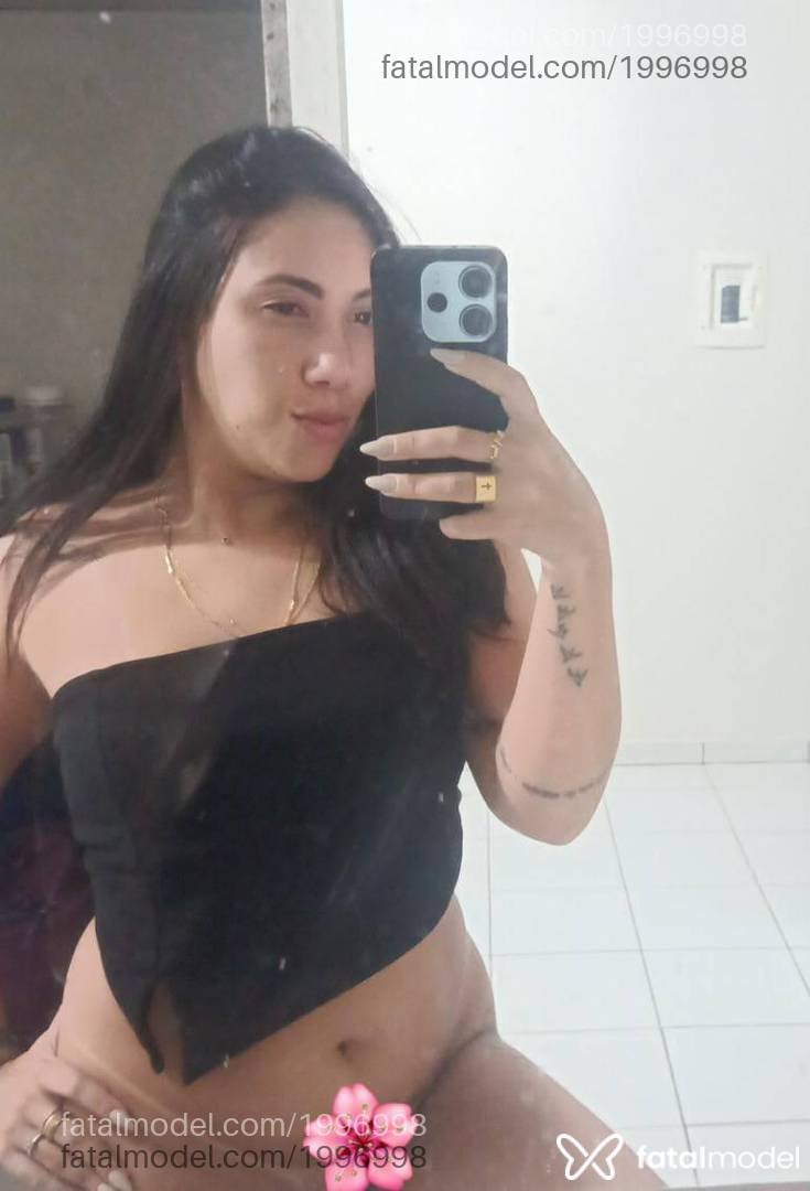 Acompanhante mulher com cabelo castanho de olhos pretos - Ray Pernambucana