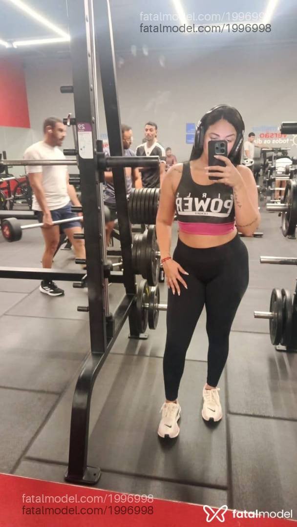 Acompanhante mulher com cabelo castanho de olhos pretos - Ray Pernambucana