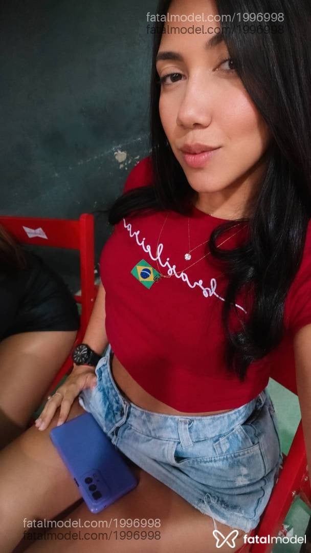 Acompanhante mulher com cabelo castanho de olhos pretos - Ray Pernambucana