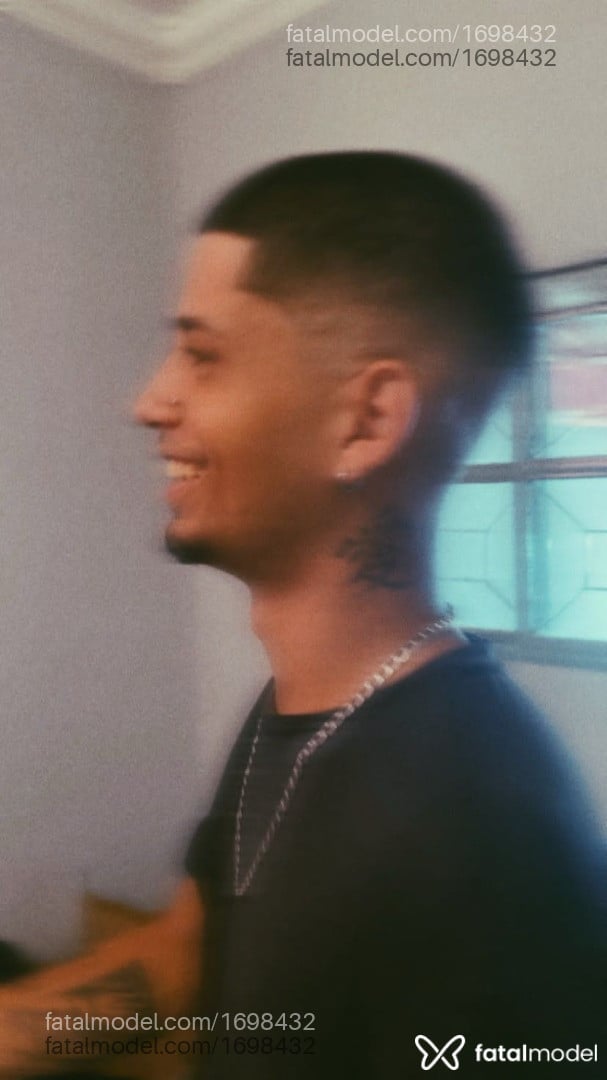 Acompanhante homem loira (o) de olhos verdes em São José - Leandro