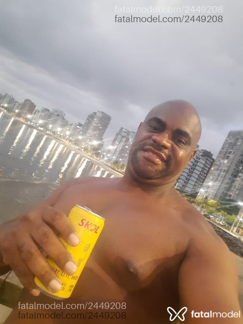 Acompanhante homem sem cabelo de olhos pretos em São Paulo - Diamante Negroativ