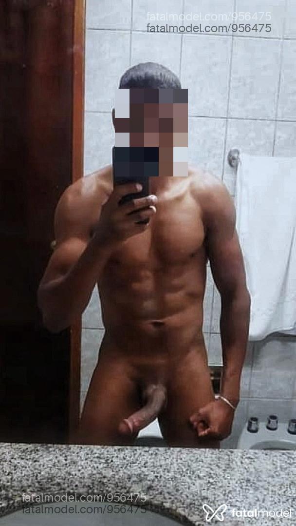 Acompanhante homem morena (o) de olhos castanhos - Angolano