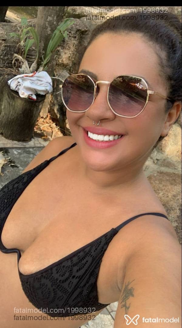 Acompanhante mulher morena (o) de olhos castanhos - Maya Diaz Acompanhante mulher morena (o) de olhos castanhos - Maya Diaz