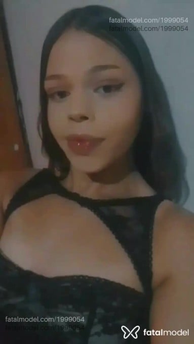 Acompanhante mulher trans com cabelo castanho de olhos mel em Pelotas - Lívia