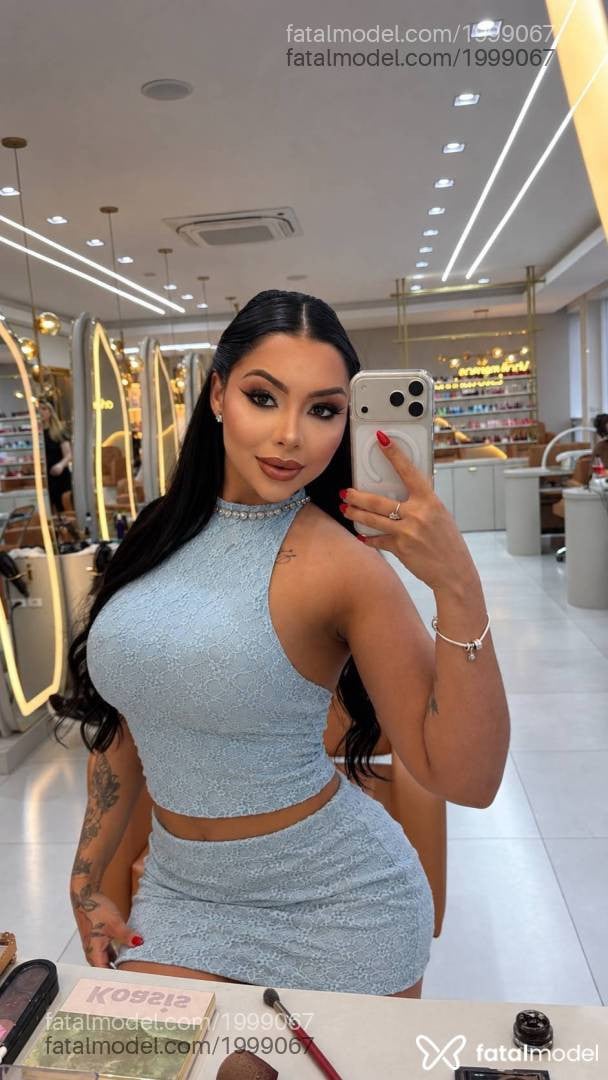 Acompanhante mulher com cabelo castanho de olhos castanhos - Sofia Andrade