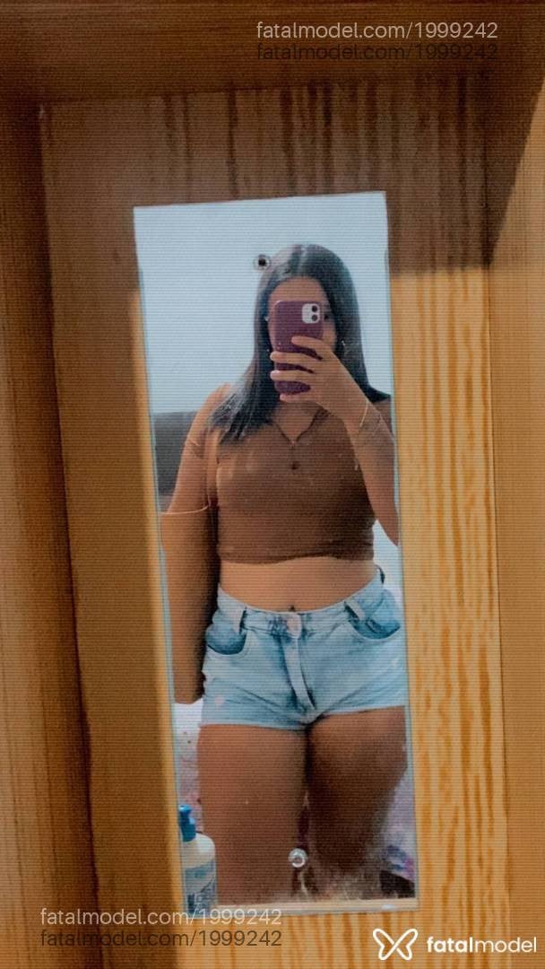 Acompanhante mulher com cabelo castanho de olhos castanhos - Luana