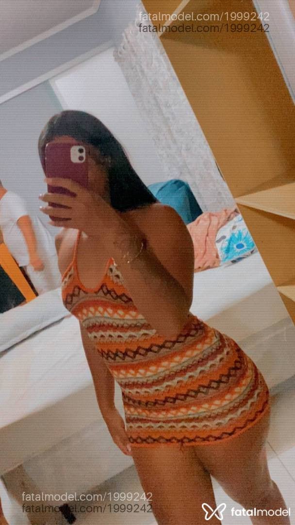 Acompanhante mulher com cabelo castanho de olhos castanhos - Luana