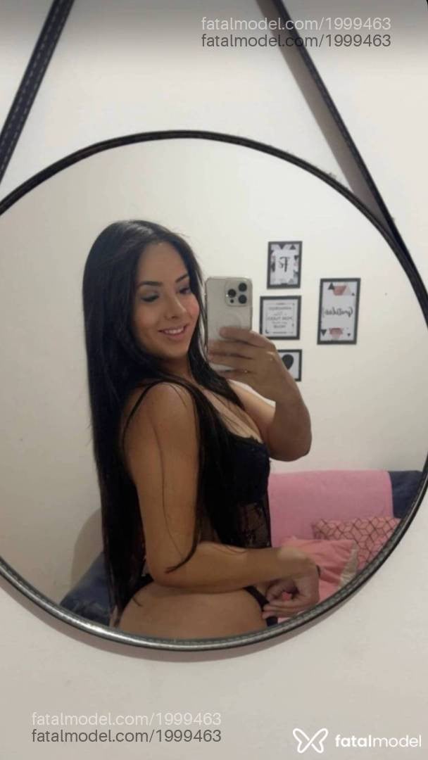 Acompanhante mulher trans com cabelo castanho de olhos castanhos - Laryssa